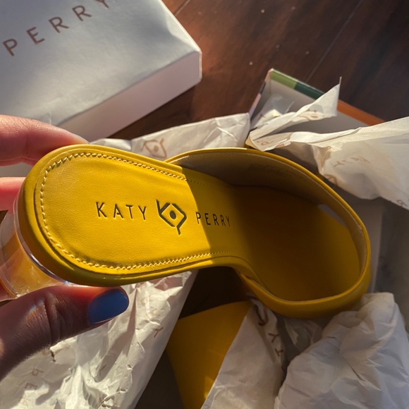 BRAND NEW KATY PERRY SUNFLOWER SANDALS - Picture 1 of 9